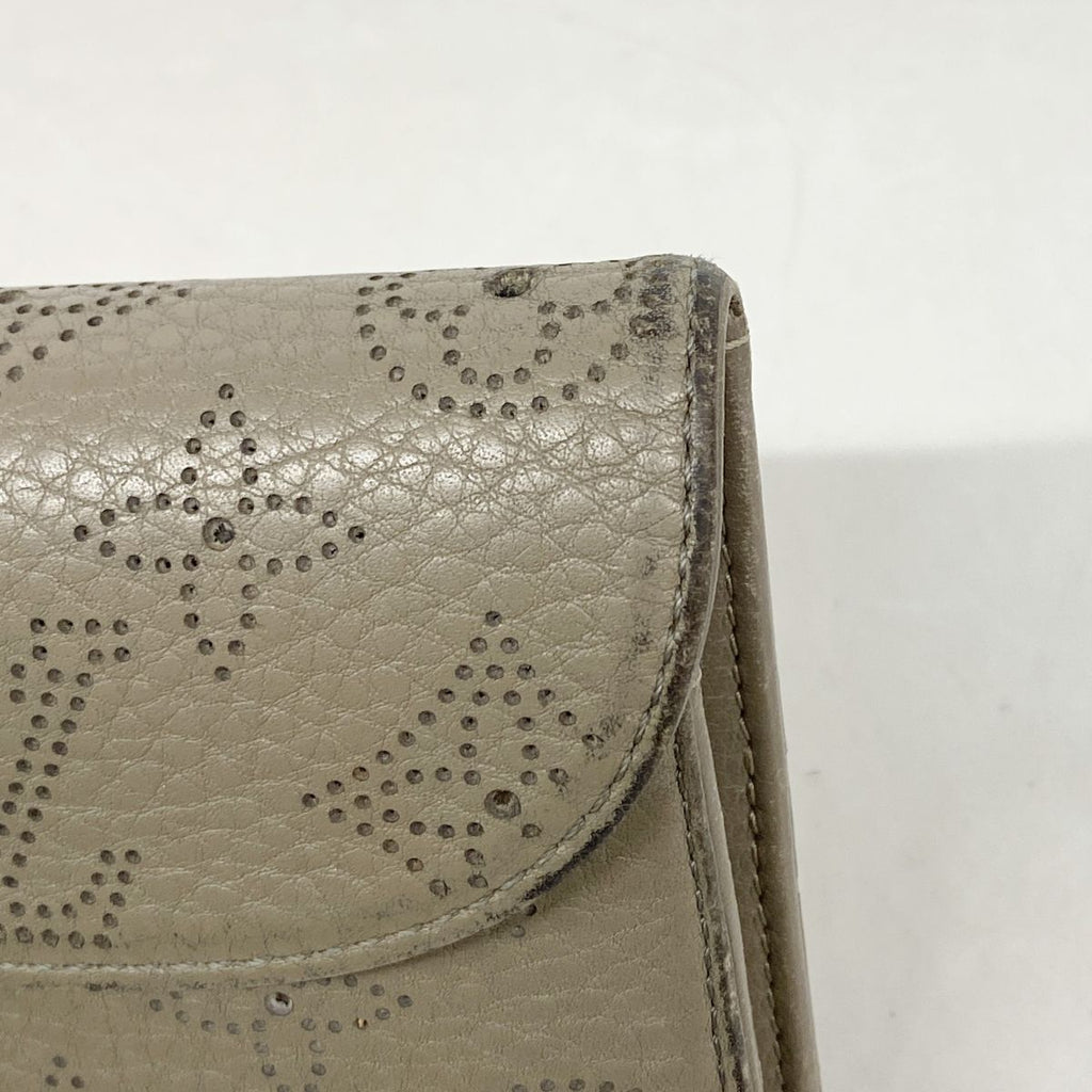 Louis Vuitton Trifold Wallet Mahina Portefeuille Amelia Taupe — view 7