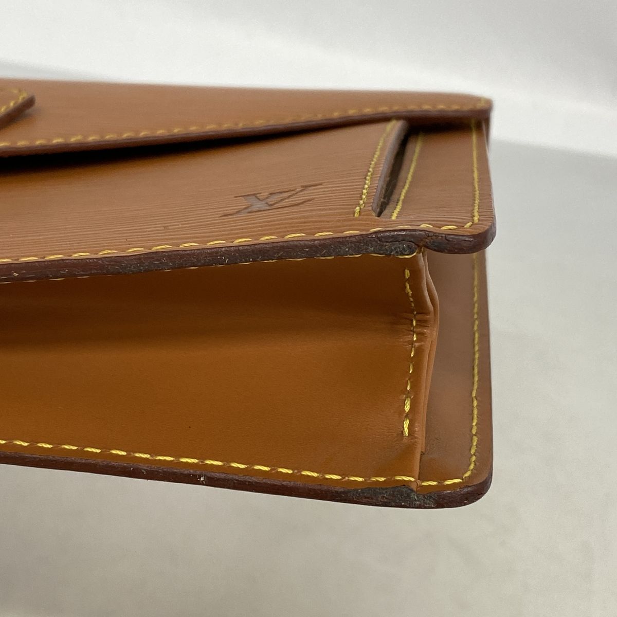 Louis Vuitton Clutch Epi Pochette Series Dragonne Cipango Gold — view 8