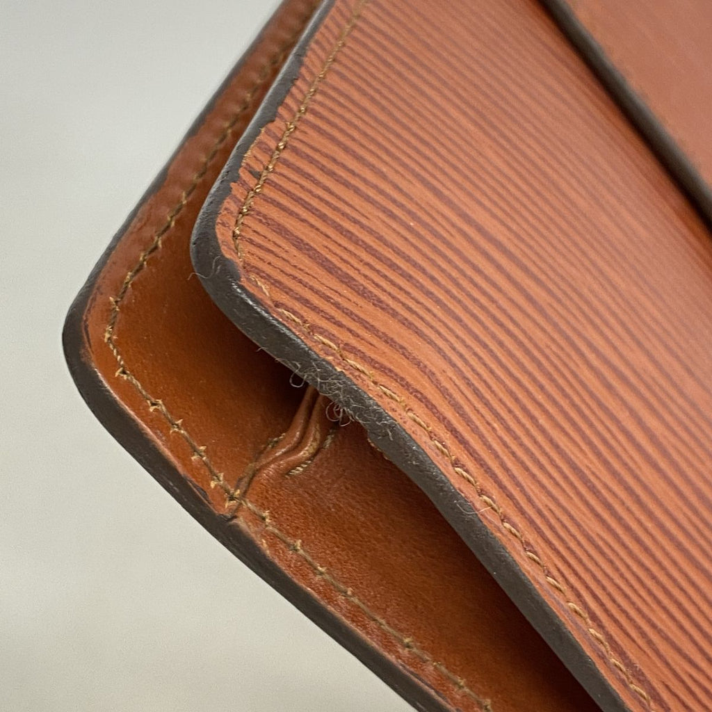 Louis Vuitton Clutch Epi Montaigne Kenya Brown — view 8