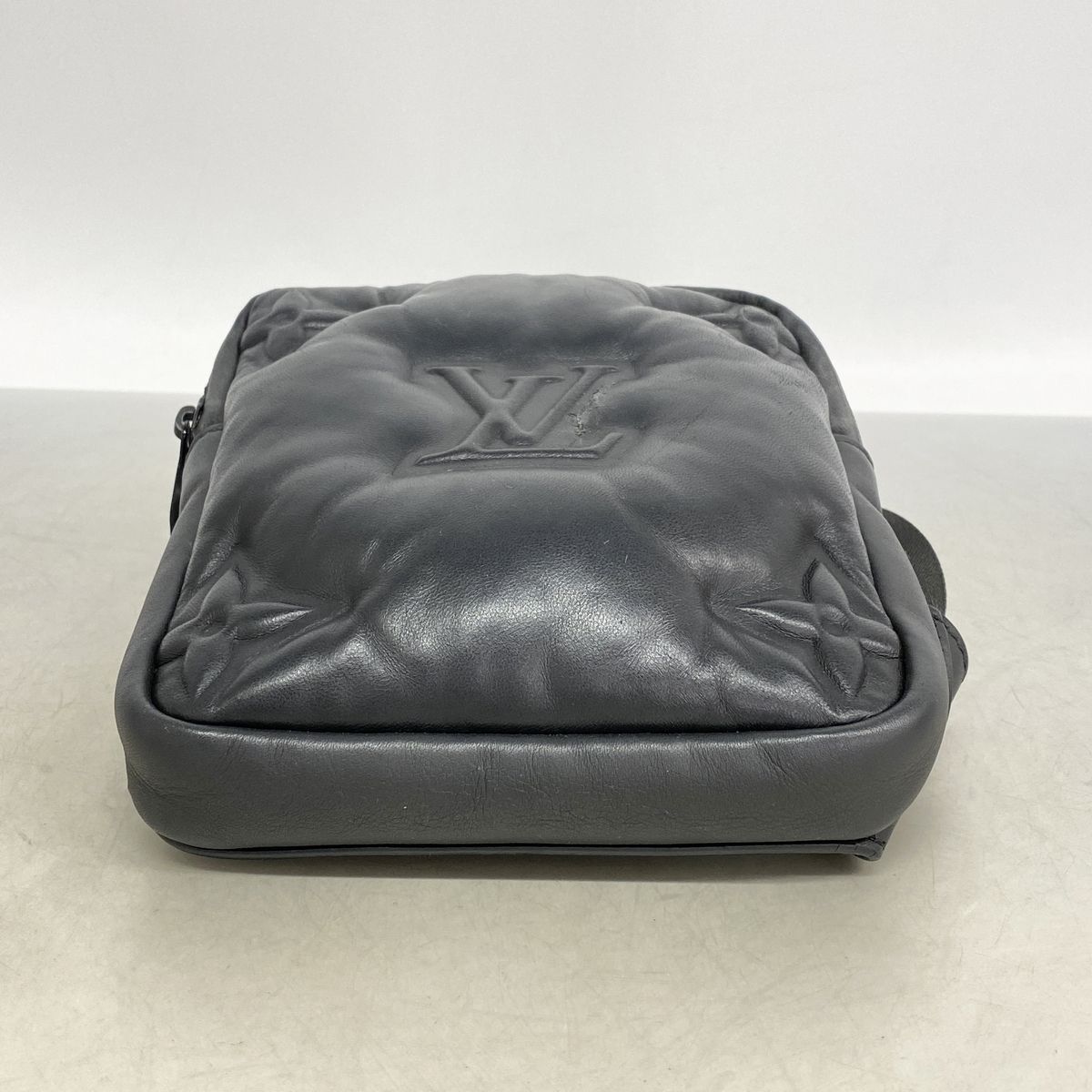 Louis Vuitton Belt Bag Asymmetrical Black — view 3