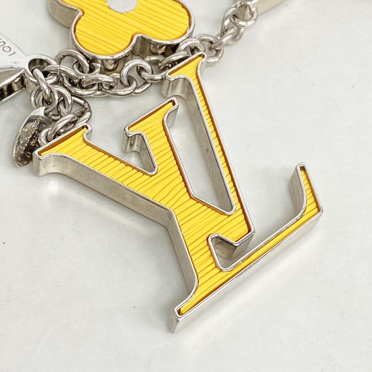 Louis Vuitton Key Holder Charm Epi Bijou Sac Fleur de Silver Citron — view 2