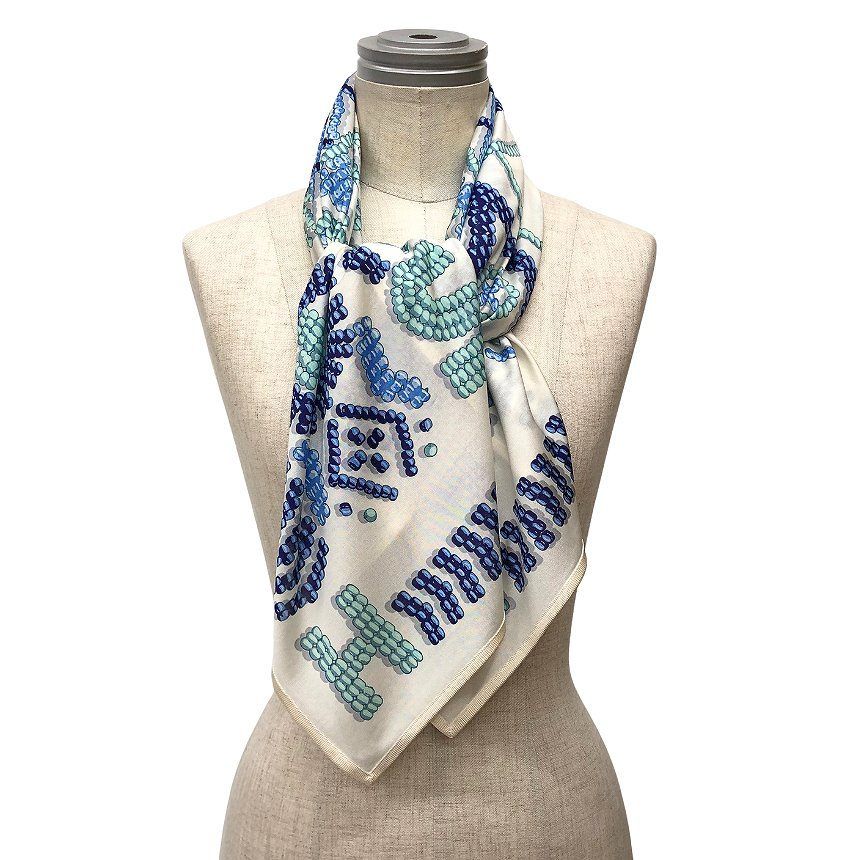 Hermes Carre 90 Scarf Kelly en Perles White Blue Silk — view 2