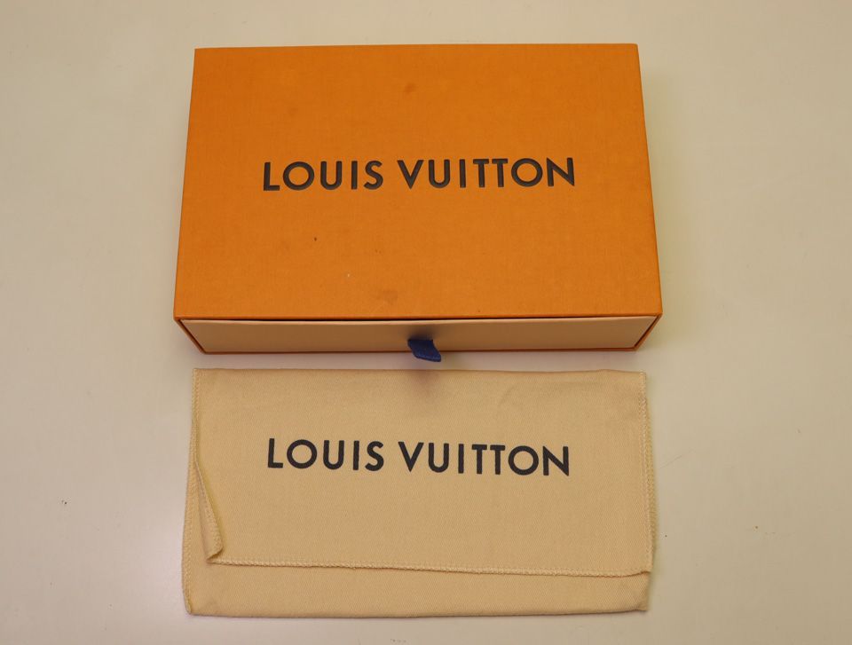 Louis Vuitton Portefeuille Brazza Damier Azur Bifold Wallet — view 8