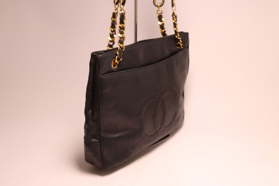 Chanel CC Logo Lambskin Chain Shoulder Bag — view 4