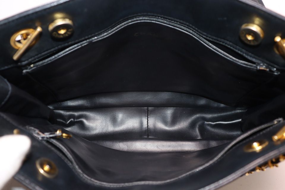 Chanel CC Logo Lambskin Chain Shoulder Bag — view 7