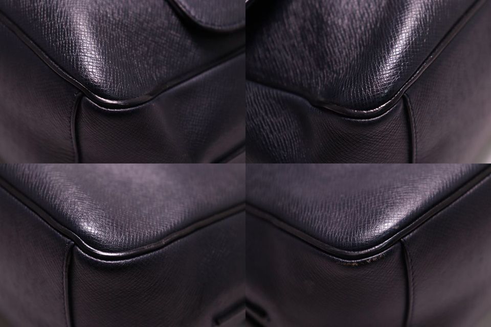 Louis Vuitton Taiga Roman Shoulder Bag — view 5