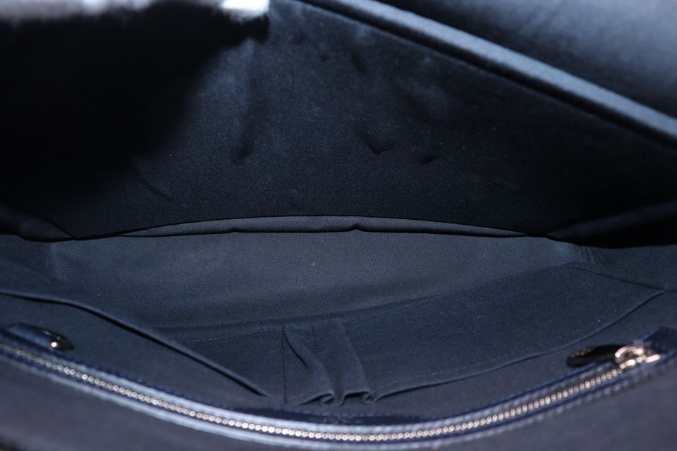 Louis Vuitton Taiga Roman Shoulder Bag — view 7