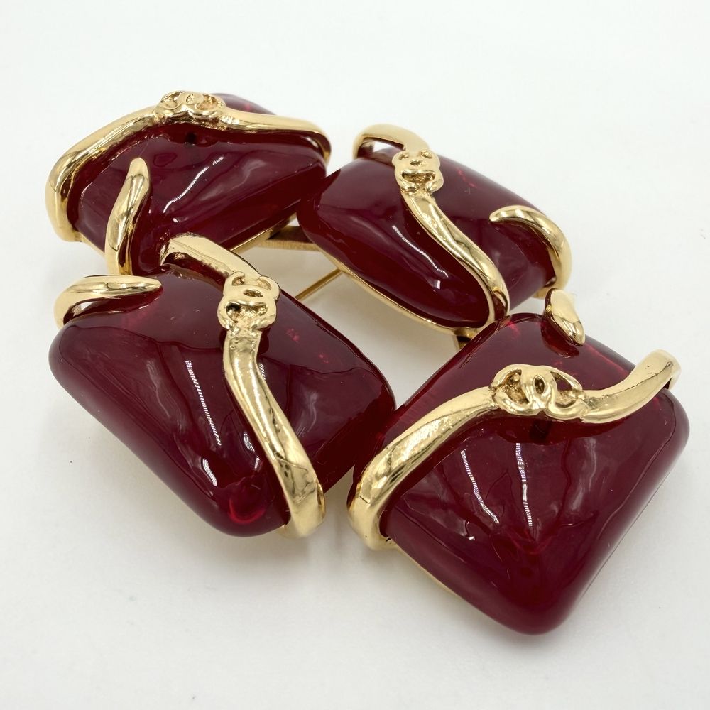 Chanel Brooch CC Logo Gripoix Color Stone Gold — view 3