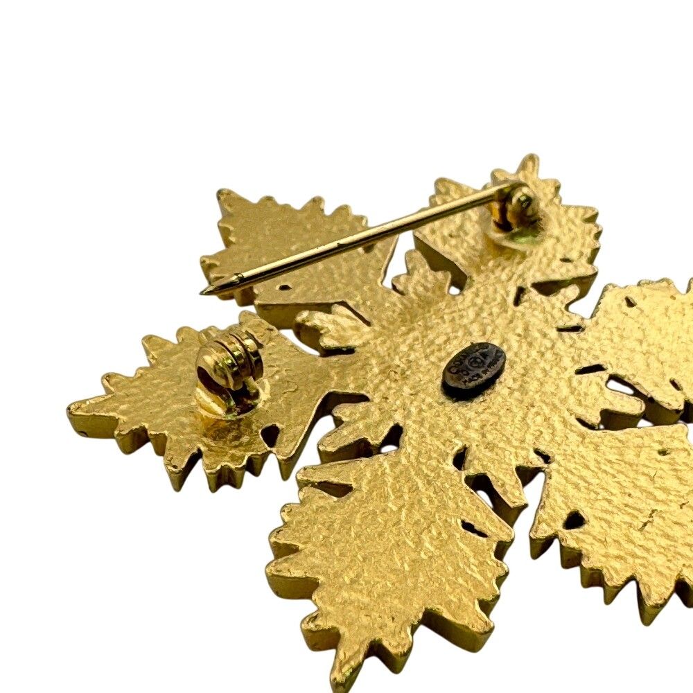 Chanel CC Logo Snowflake Brooch Gold — view 5