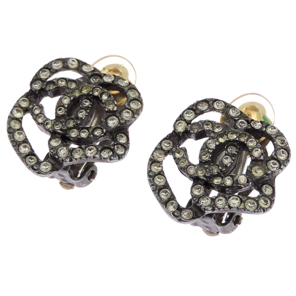Chanel Earrings Beige — view 2