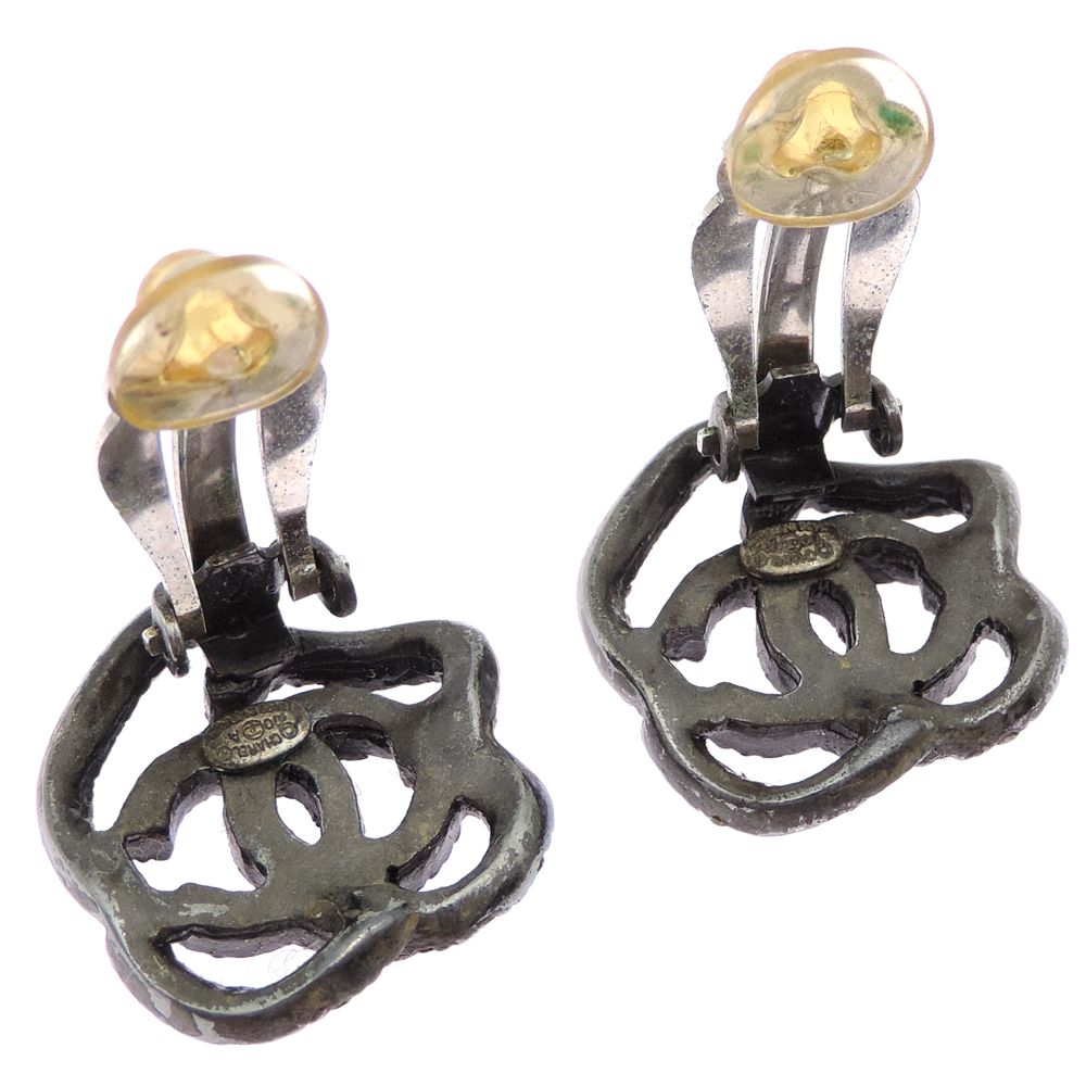 Chanel Earrings Beige — view 4