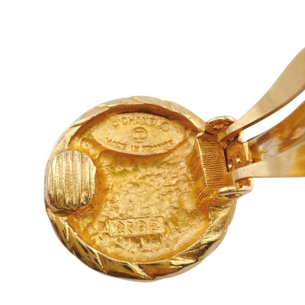 Chanel CC Logo Earrings Gold — view 4