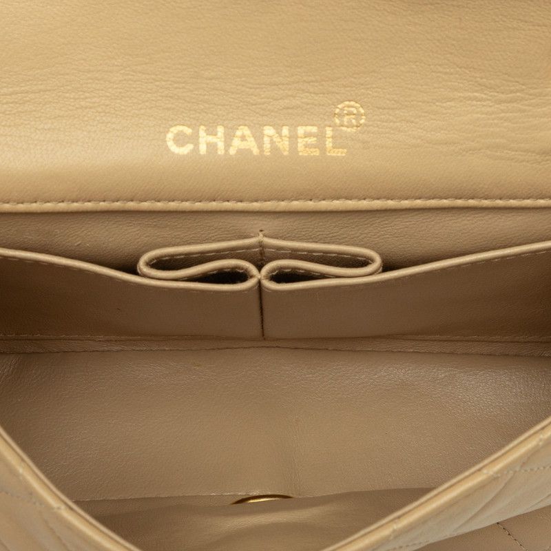 Chanel CC Logo Quilted Chain Shoulder Bag Beige Lambskin — view 4