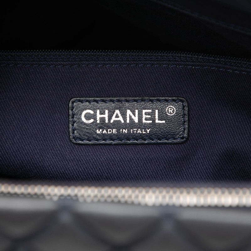 Chanel Quilted Chain Tote Shoulder Bag Navy Silver Leather — view 6