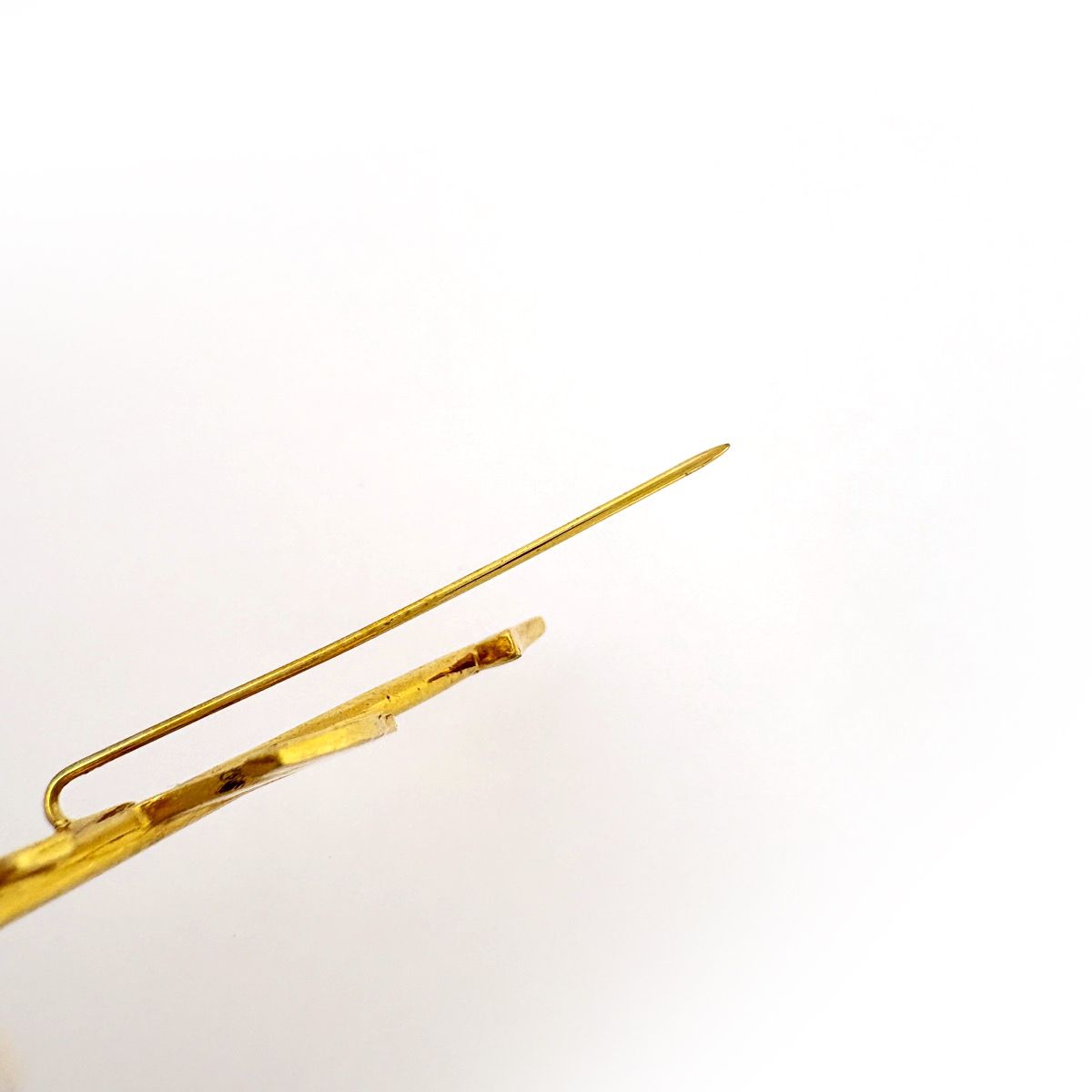 Chanel Brooch CC Logo Arrow Gold Plated — view 5