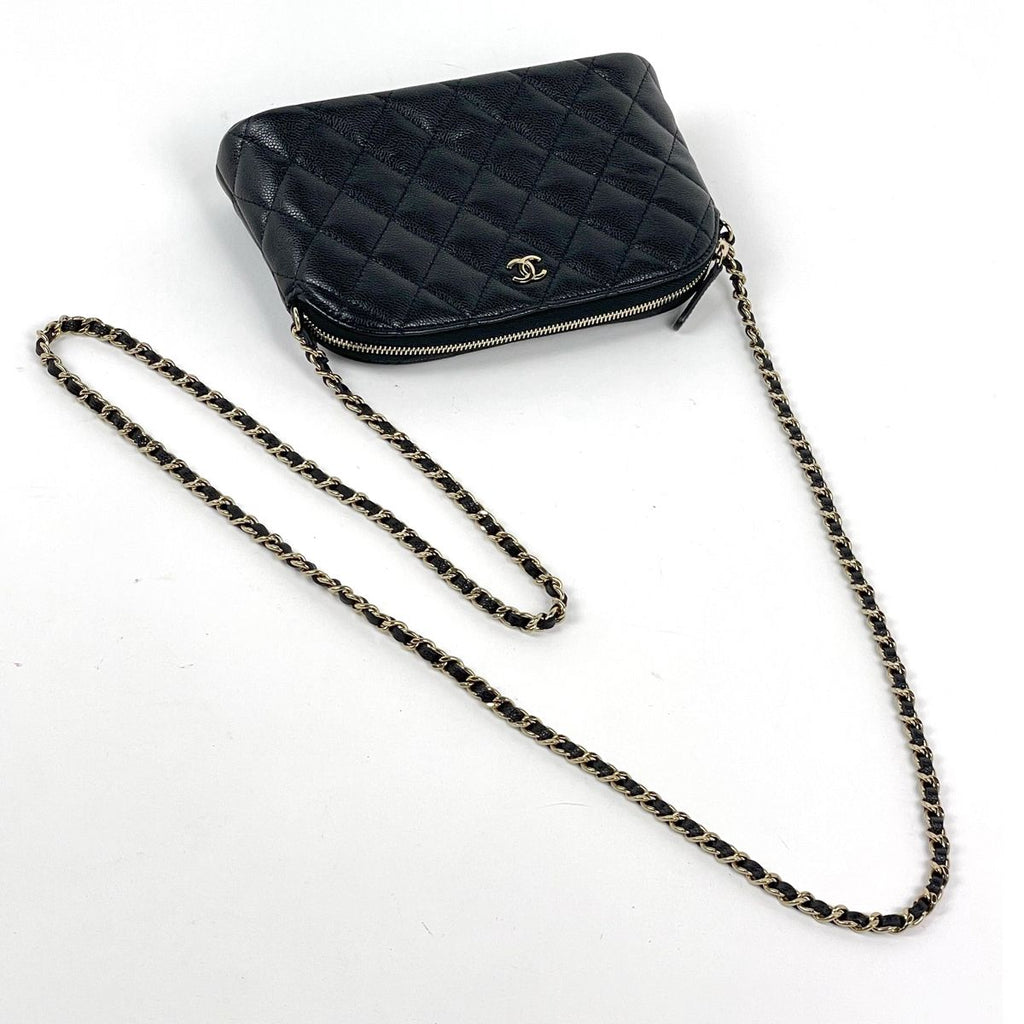 Chanel Shoulder Bag CC Logo Caviar Leather Black — view 4