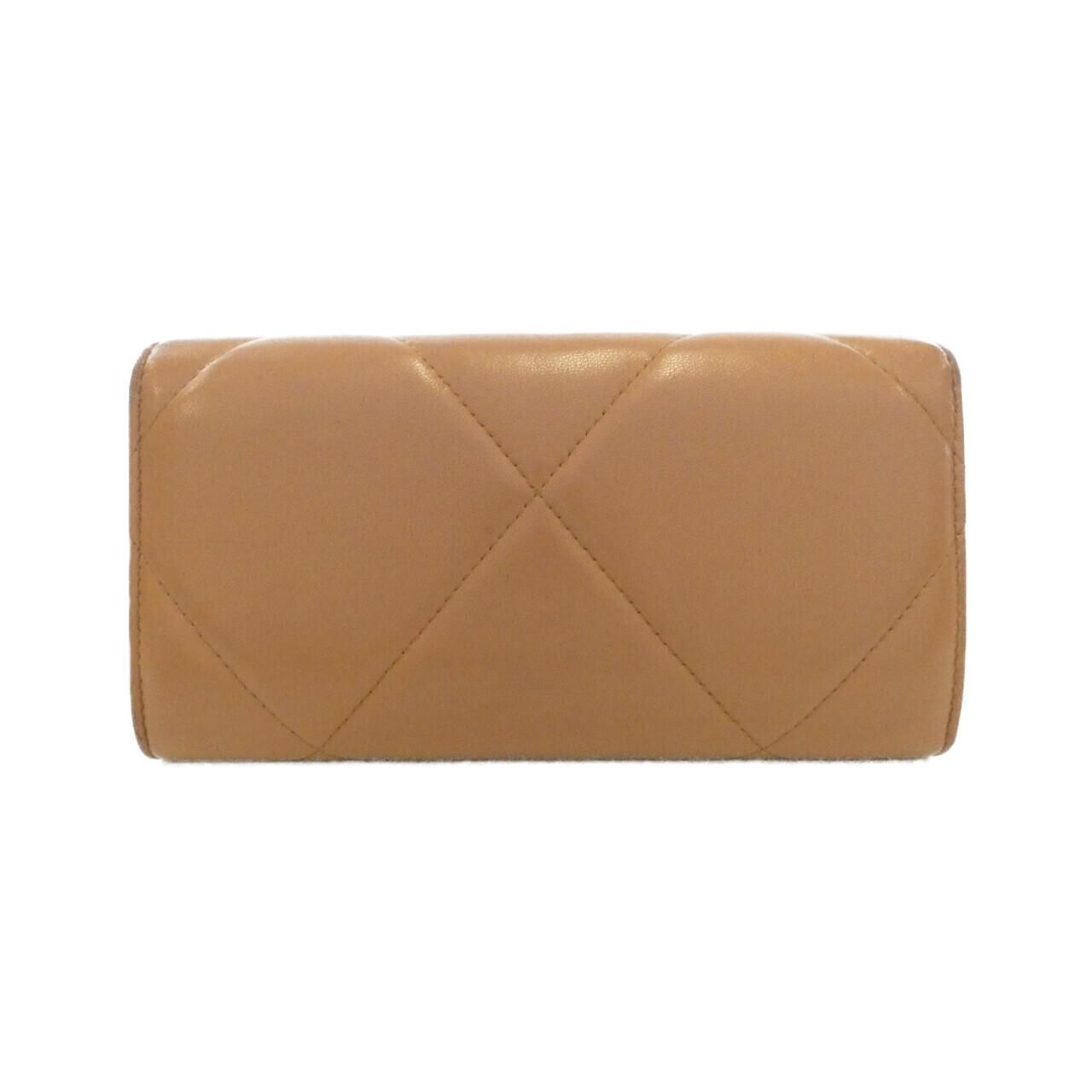 Chanel 19 Line Wallet — view 2