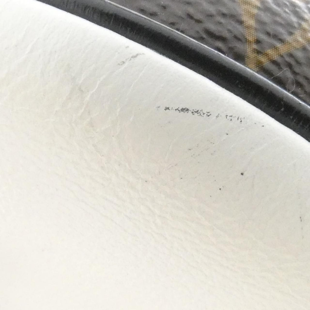 Louis Vuitton Boite Chapeau Souple Shoulder Bag — view 4