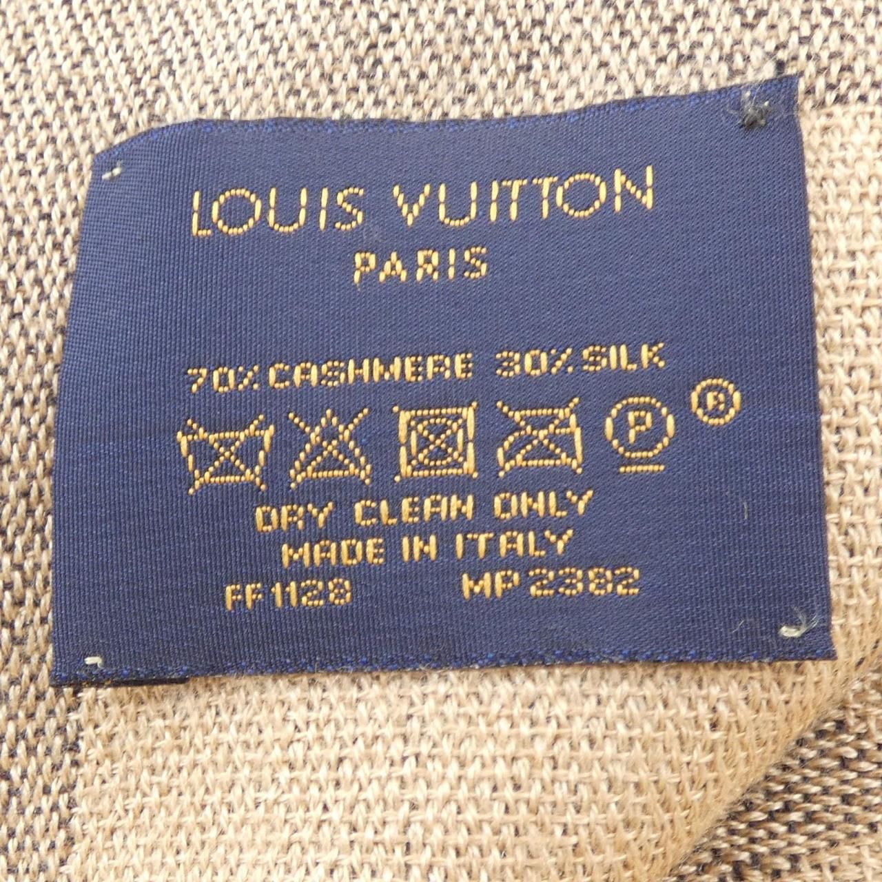 Louis Vuitton Monogram Giant Shawl Scarf — view 3