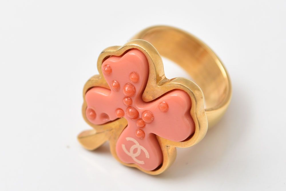Chanel Ring CC Logo Flower Motif Pink Gold — view 2