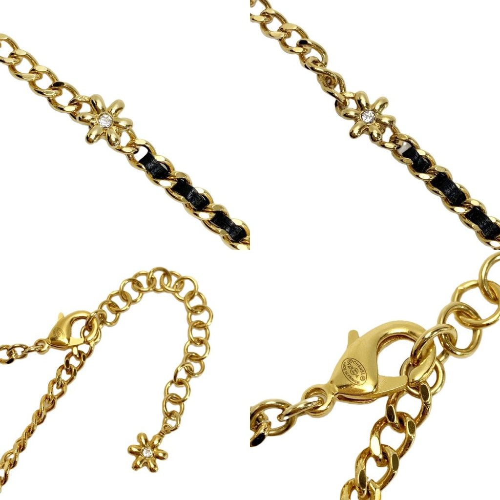 Chanel Small Flower Motif CC Logo Necklace Gold — view 7