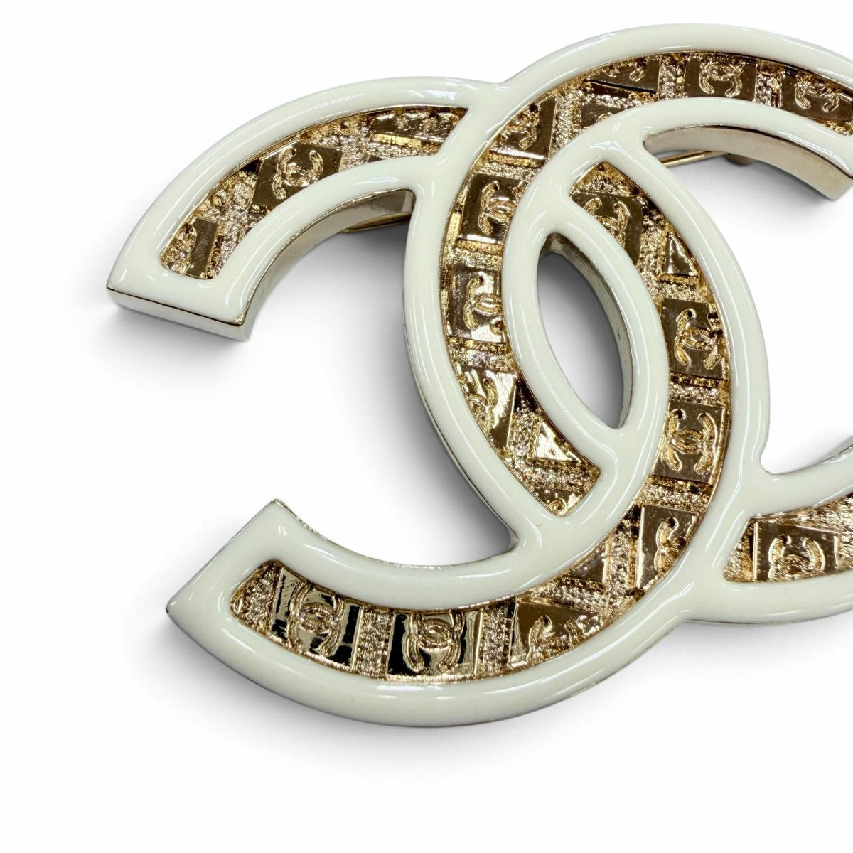 Chanel Metal CC Logo Brooch Gold Ivory Box Keep — view 6