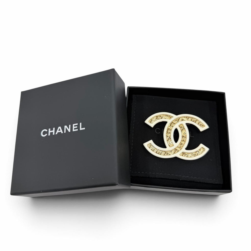 Chanel Metal CC Logo Brooch Gold Ivory Box Keep — view 2
