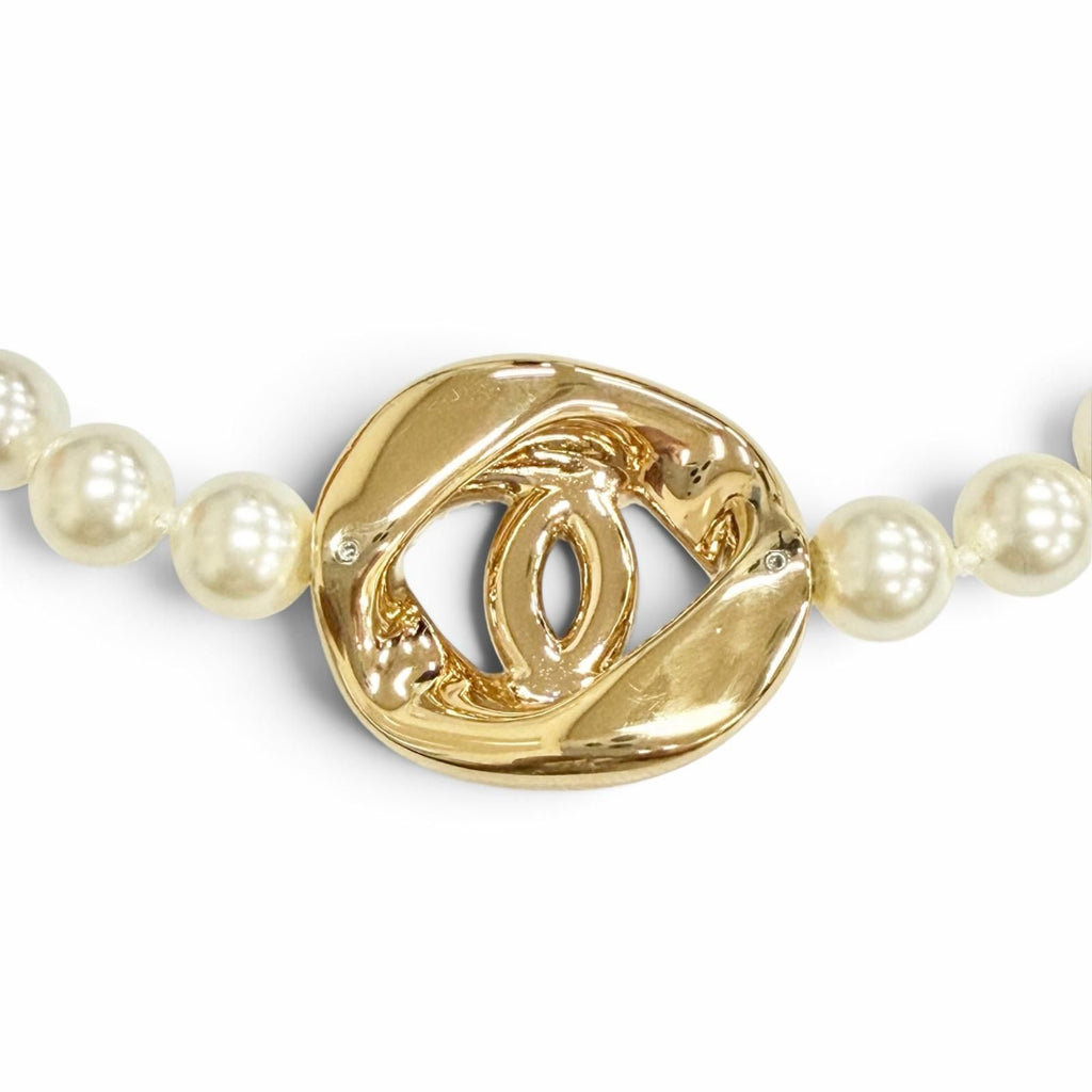 Chanel CC Logo Pearl Choker Necklace Gold — view 5
