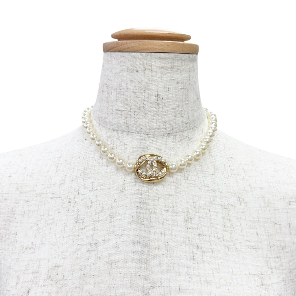 Chanel CC Logo Pearl Choker Necklace Gold — view 3