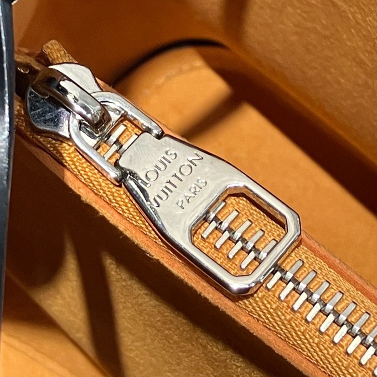 Louis Vuitton Neo Noe Epi Shoulder Bag Leather — view 7