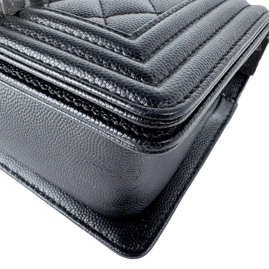 Chanel Shoulder Bag Boy Small — view 7