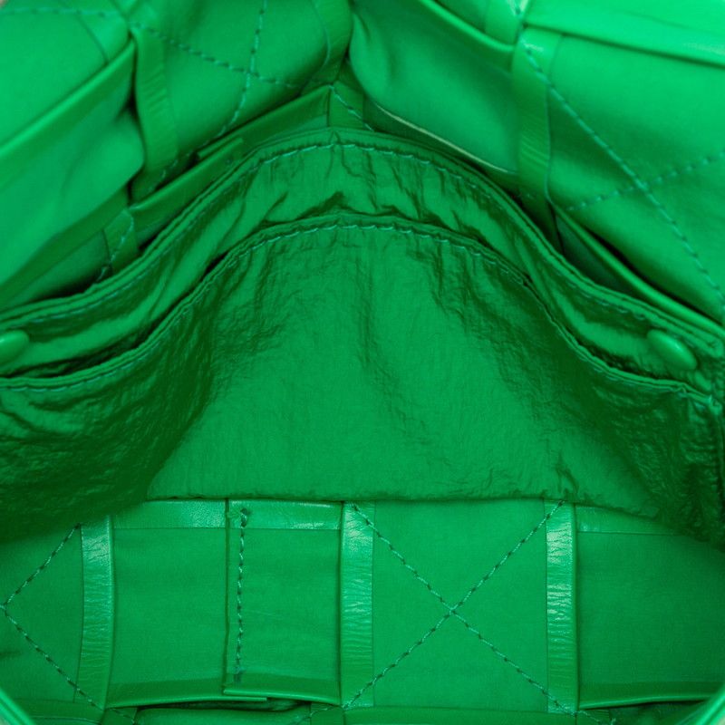Bottega Veneta Maxi Intrecciato Cassette Belt Bag Green Leather — view 4