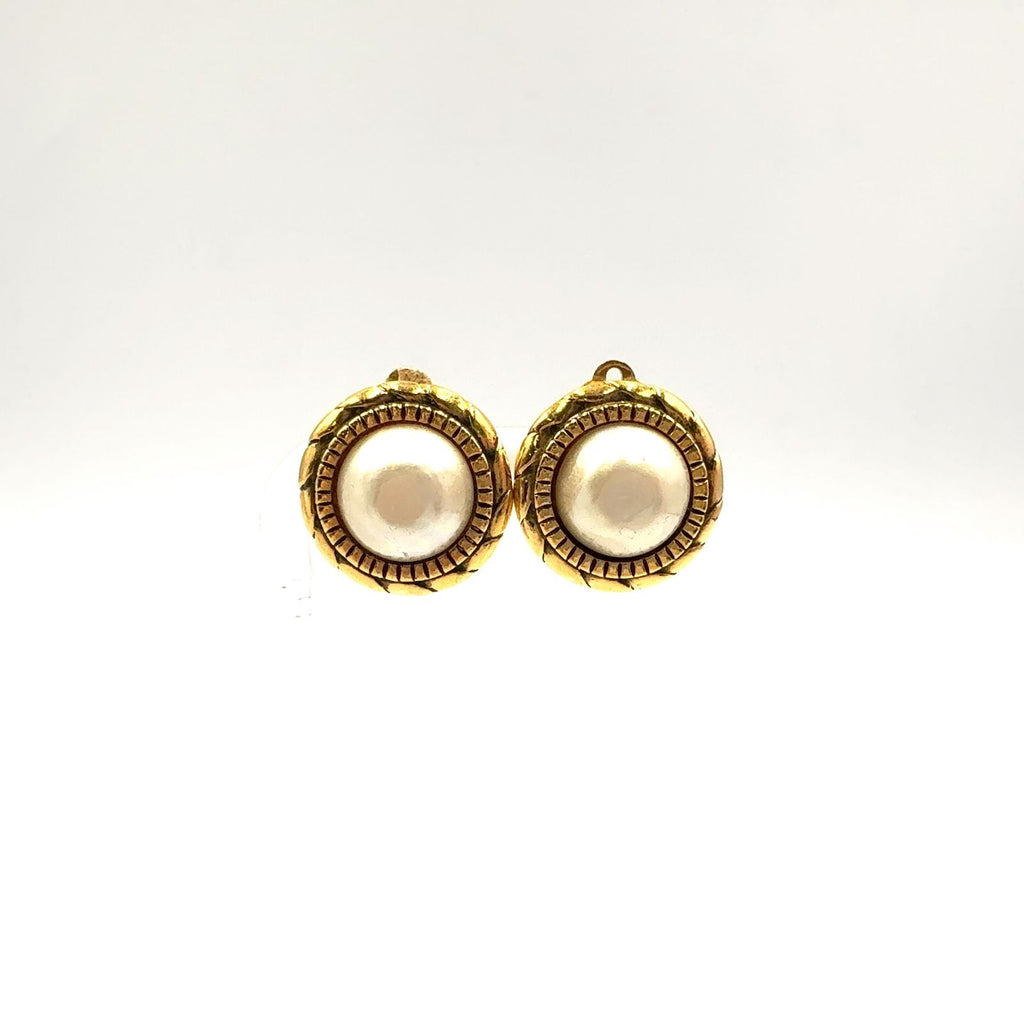 Chanel Pearl Motif Circle Faux Off White Gold Earrings