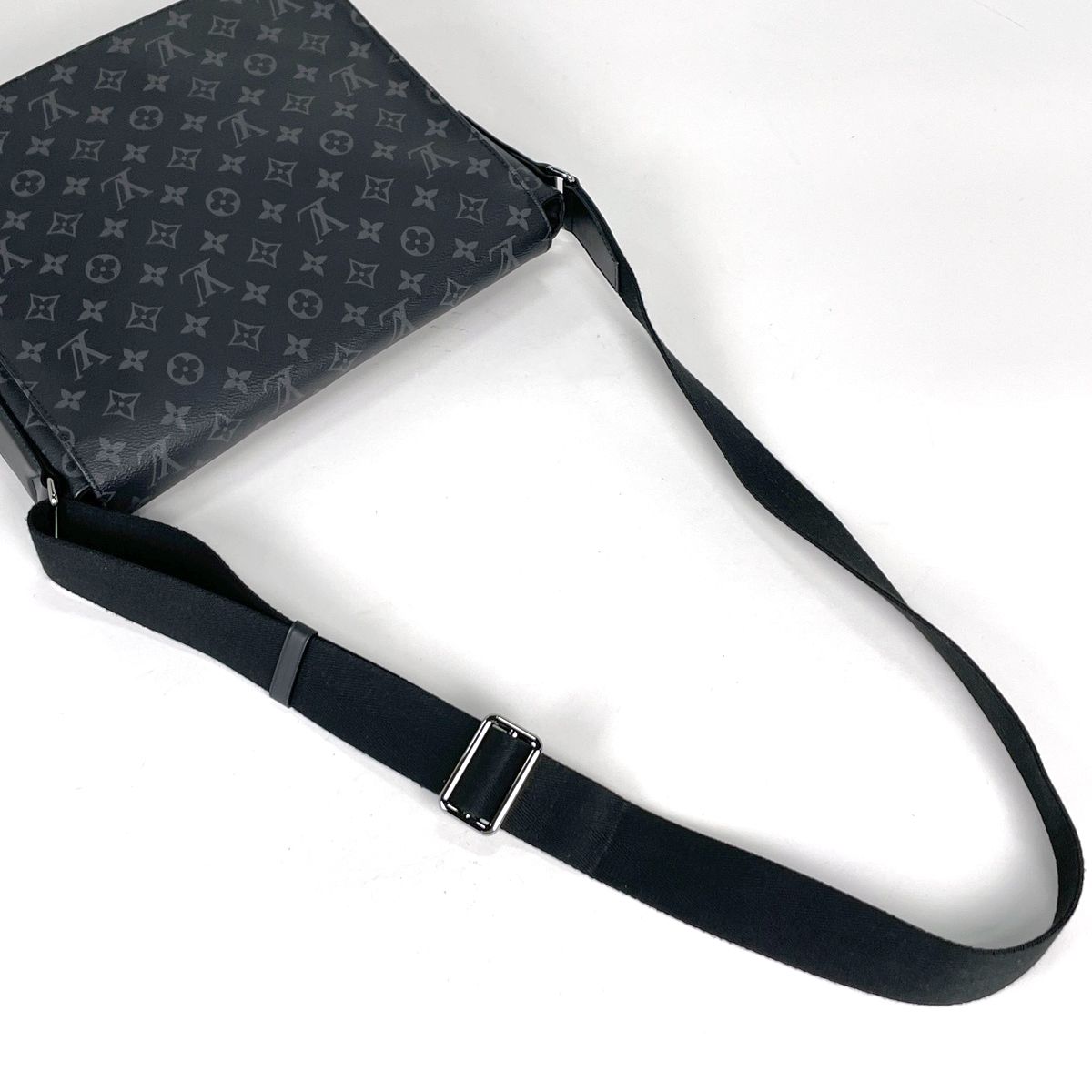 Louis Vuitton District MM Shoulder Bag Monogram Eclipse Black — view 6