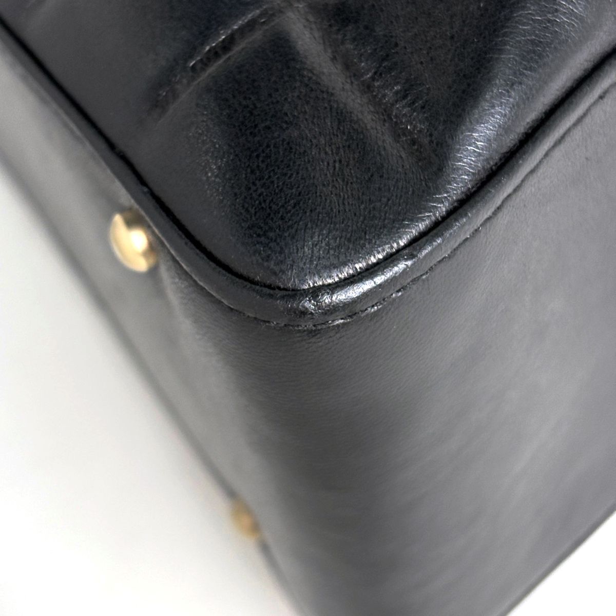 Chanel Tote Bag CC Logo Choco Bar Leather Black — view 3