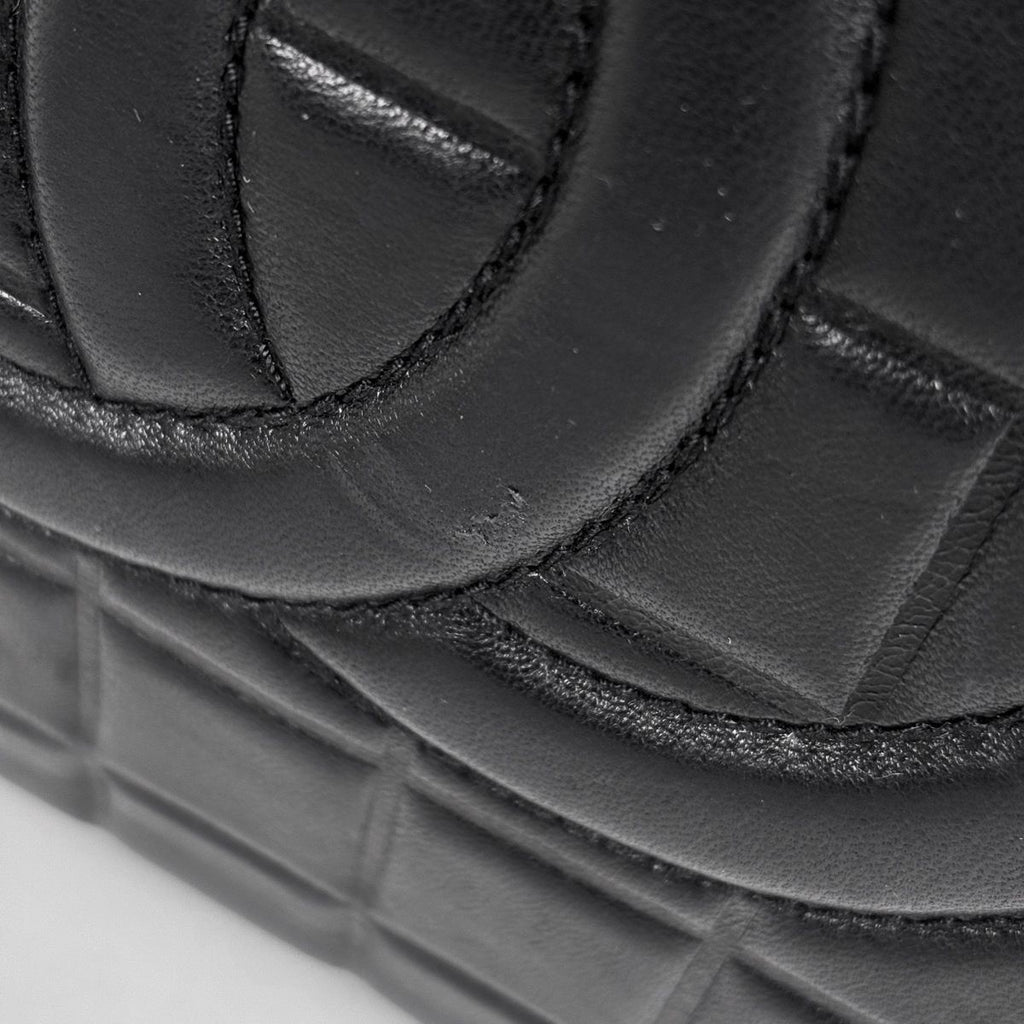 Chanel Tote Bag CC Logo Choco Bar Leather Black — view 4
