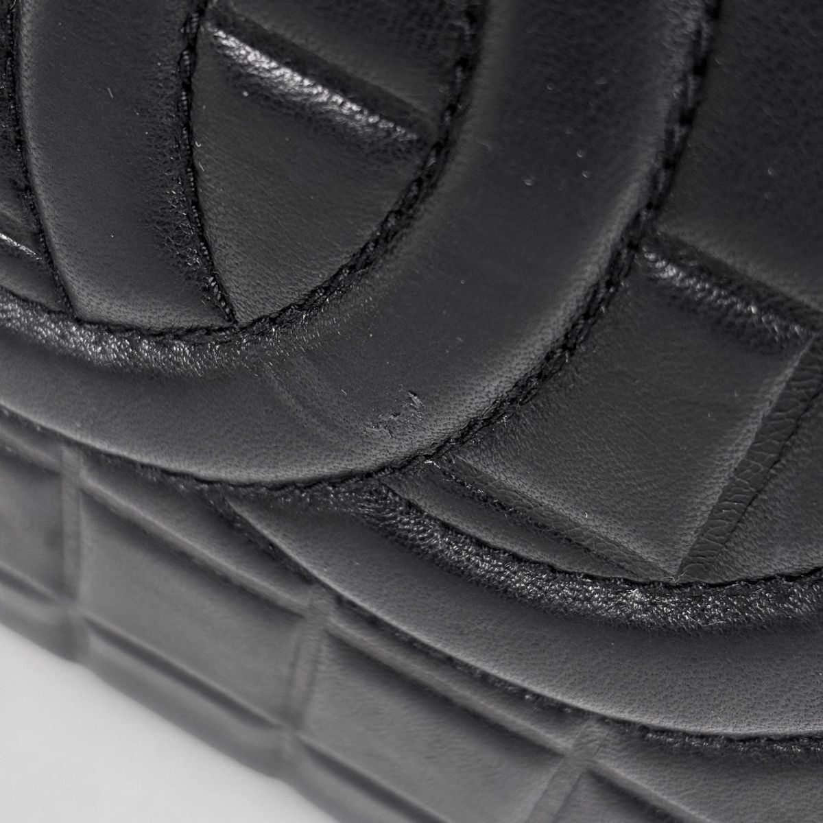 Chanel Tote Bag CC Logo Choco Bar Leather Black — view 4