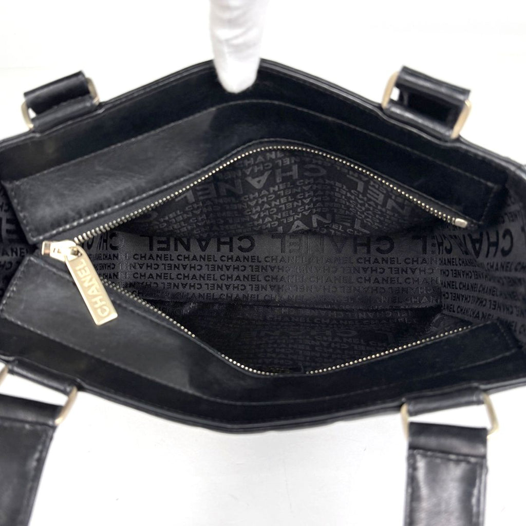 Chanel Tote Bag CC Logo Choco Bar Leather Black — view 8