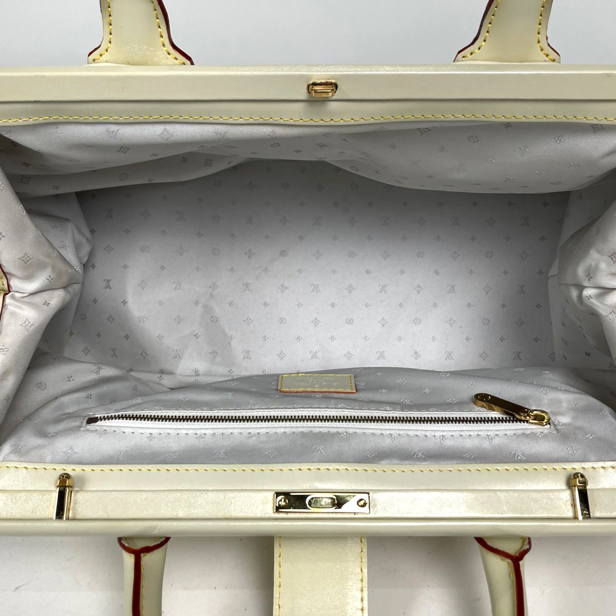 Louis Vuitton L'ingenieux PM Handbag Suhali Blanc — view 8