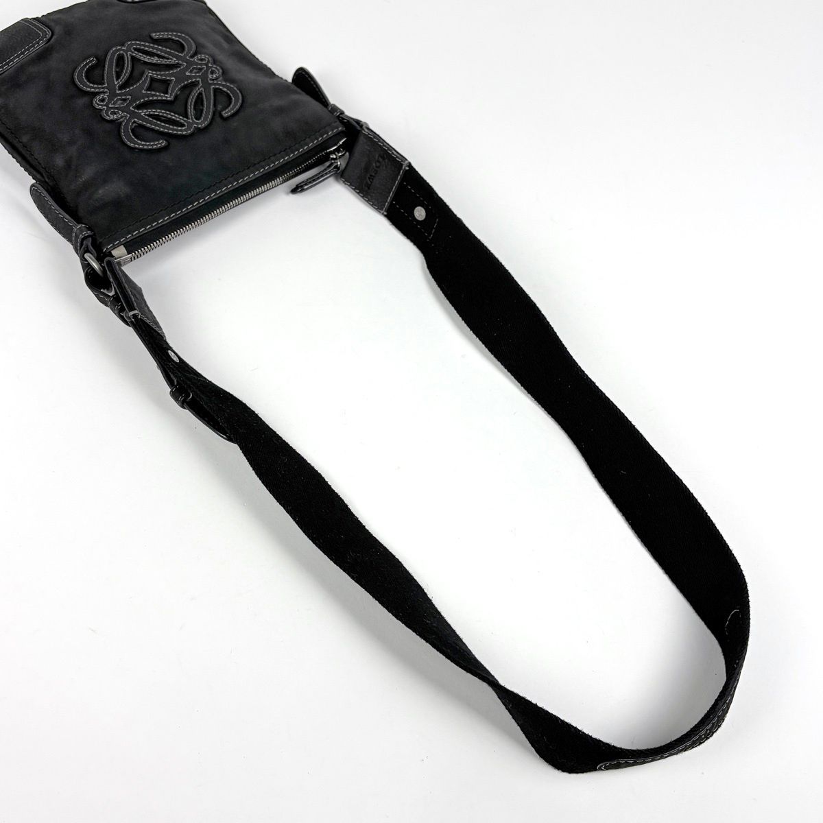 Loewe Shoulder Bag Anagram Leather Black — view 8