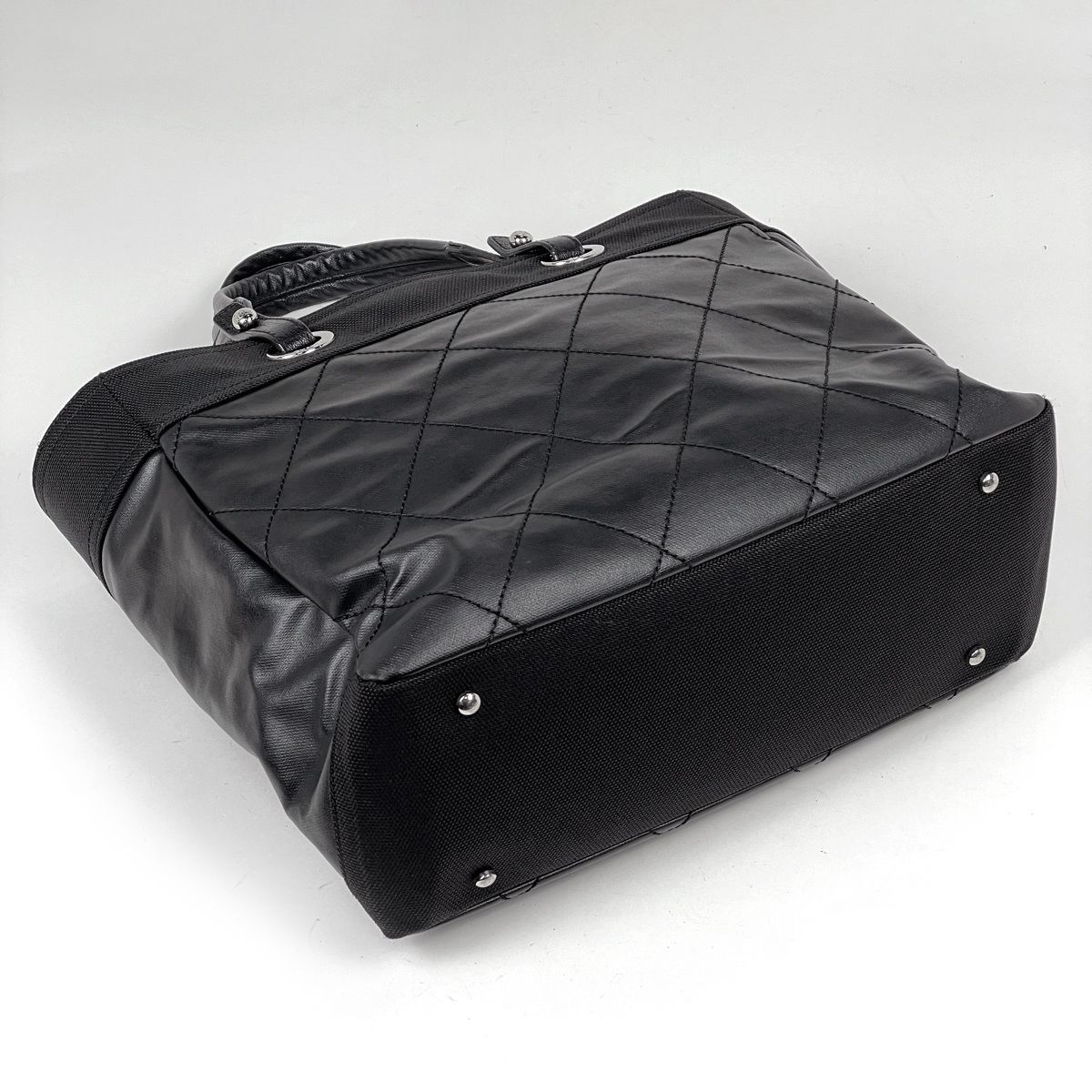 Chanel Tote Bag Paris Biarritz MM CC Logo Black — view 2
