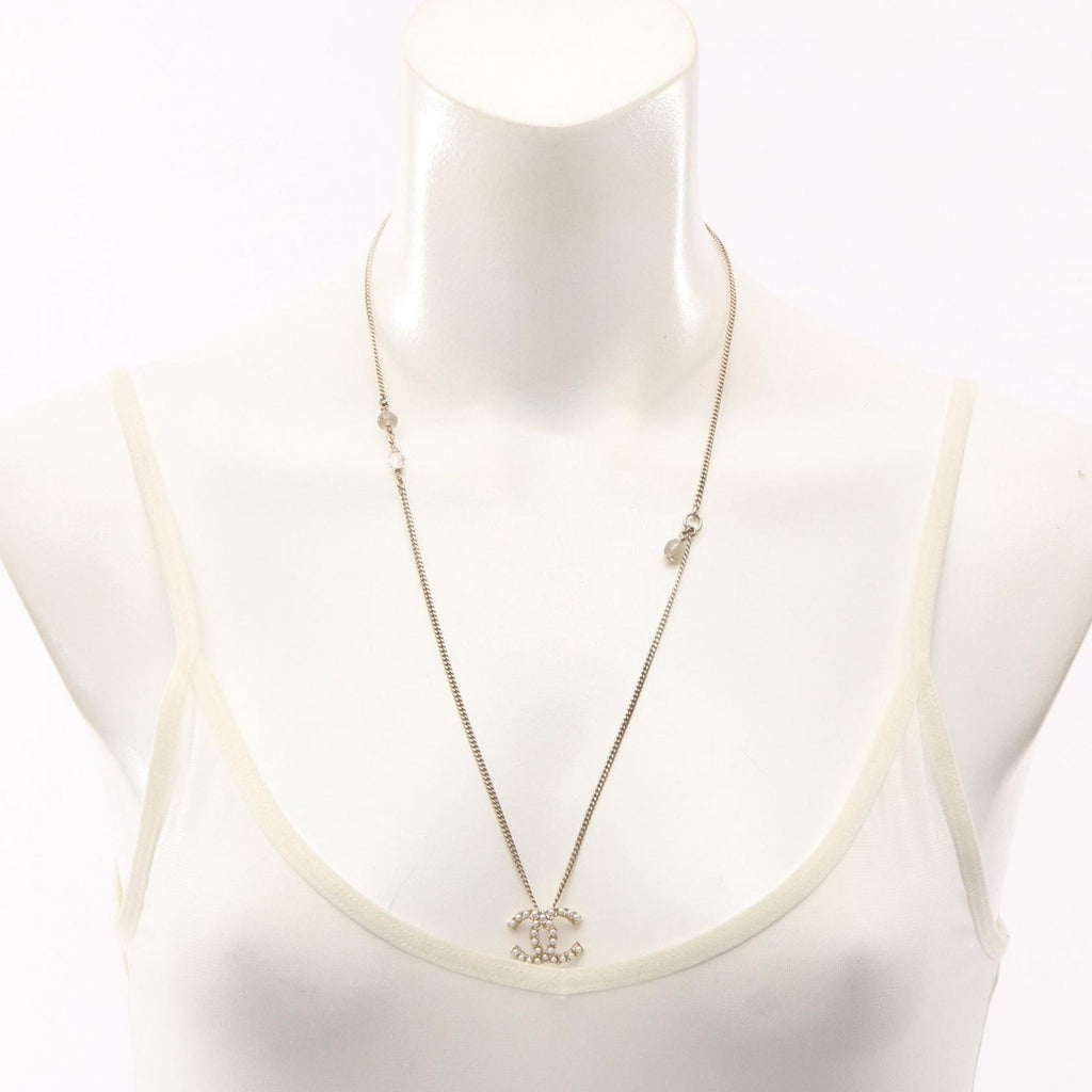 Chanel Necklace CC Logo Silver Pearl — view 5