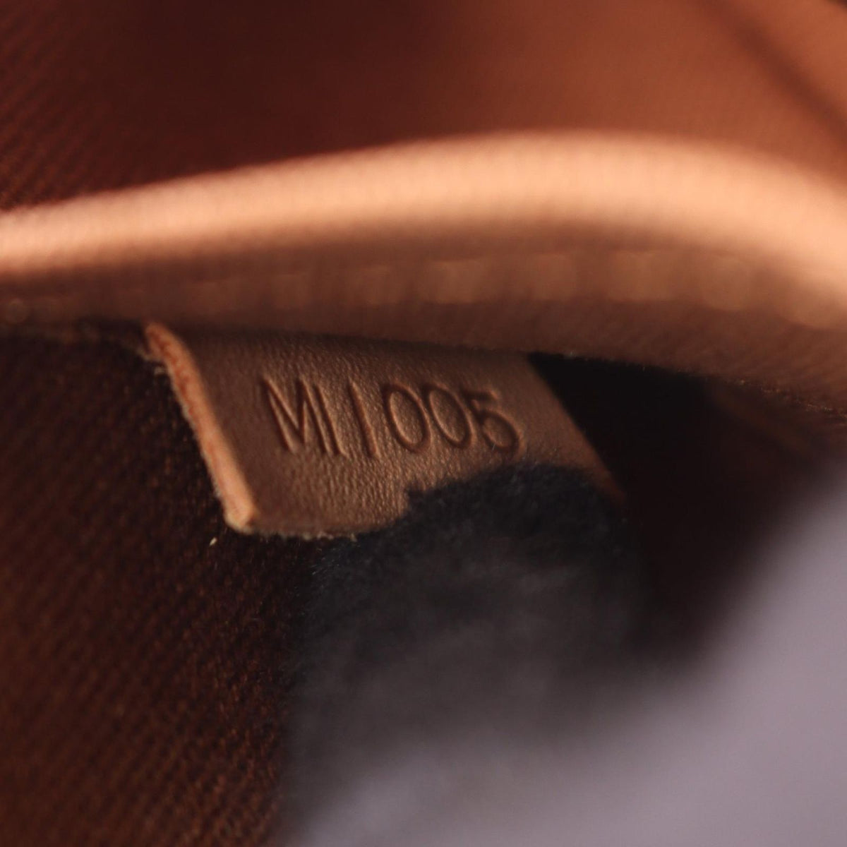 Louis Vuitton Waist Bag Pochette Marelle Leather — view 5