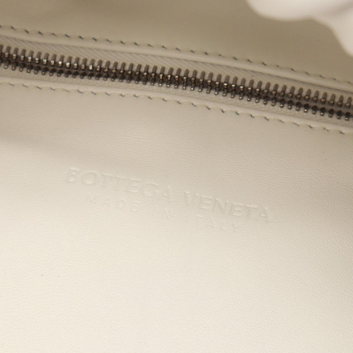 Bottega Veneta Waist Bag the Body Pouch White Leather — view 4