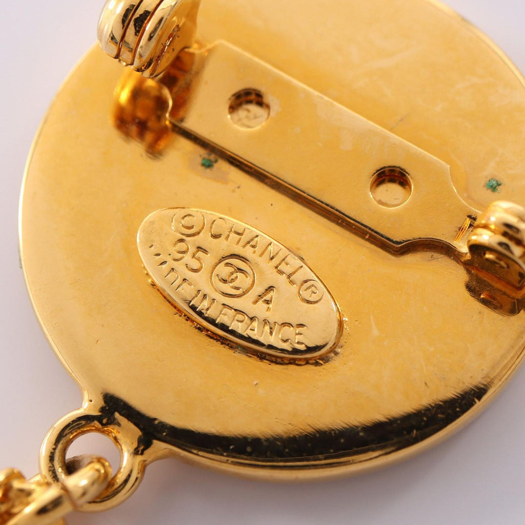 Chanel 95A Brooch Quilted Bag Motif — view 3