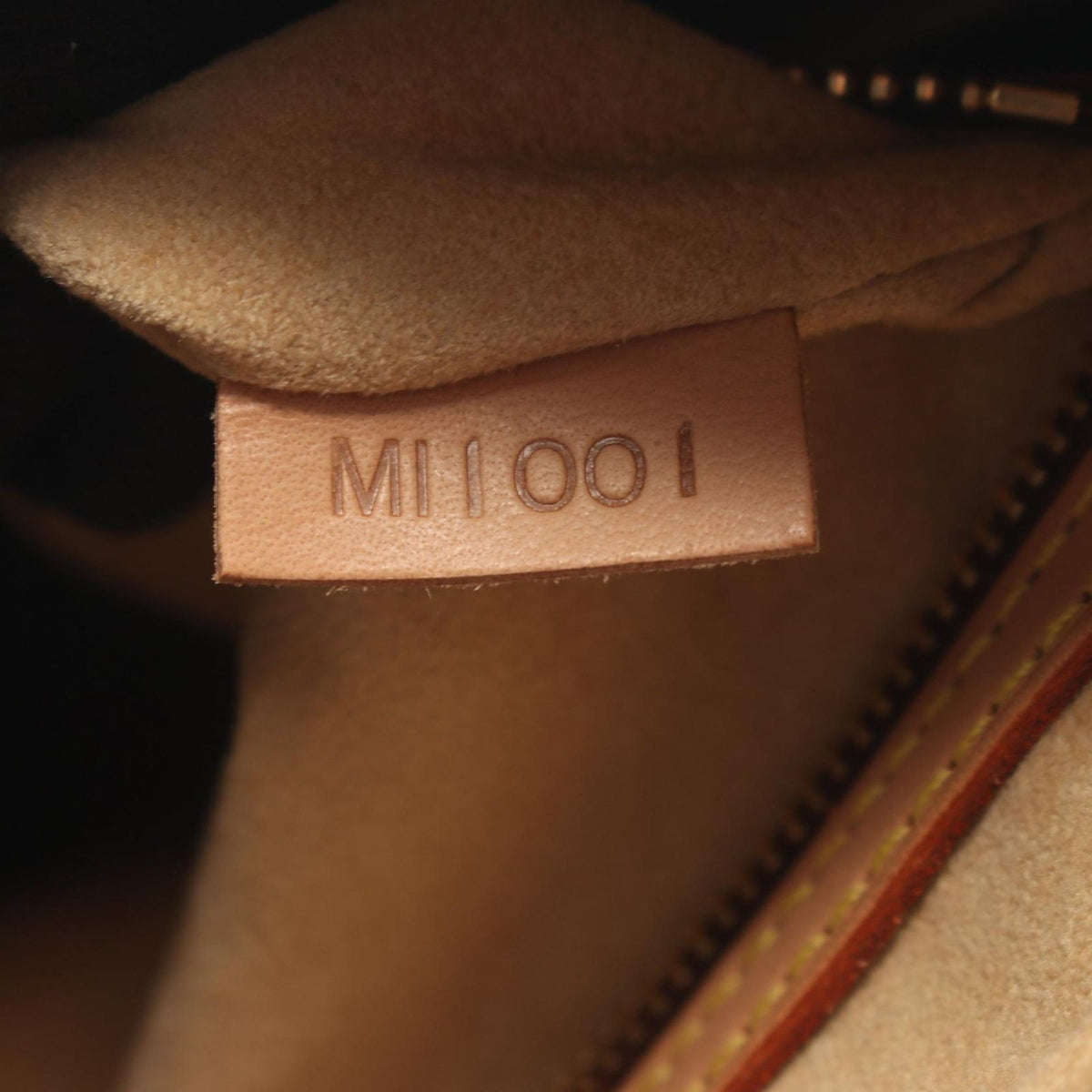 Louis Vuitton Shoulder Bag Looping MM Leather — view 5