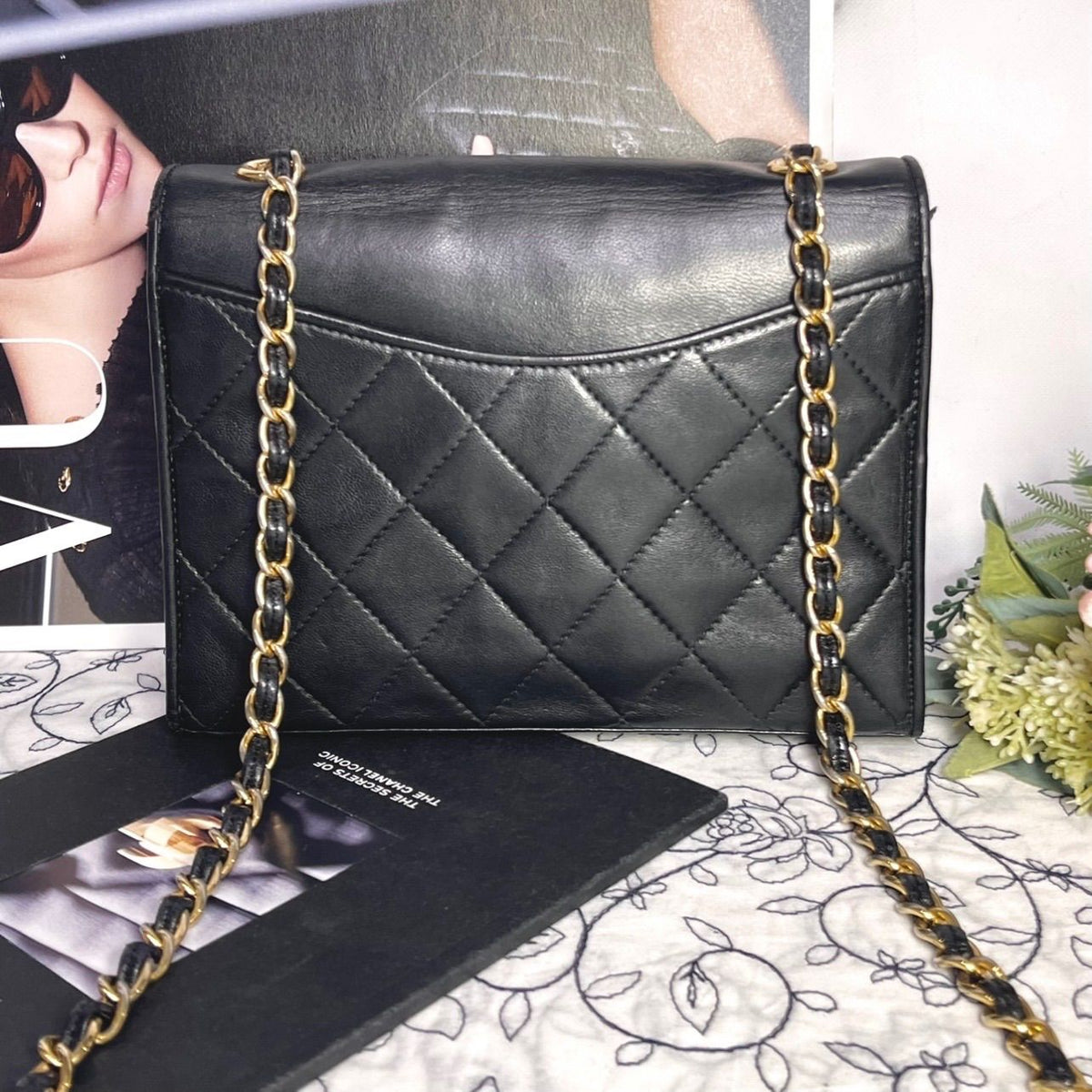 Chanel Vintage Quilted CC Logo Bag Black — view 4
