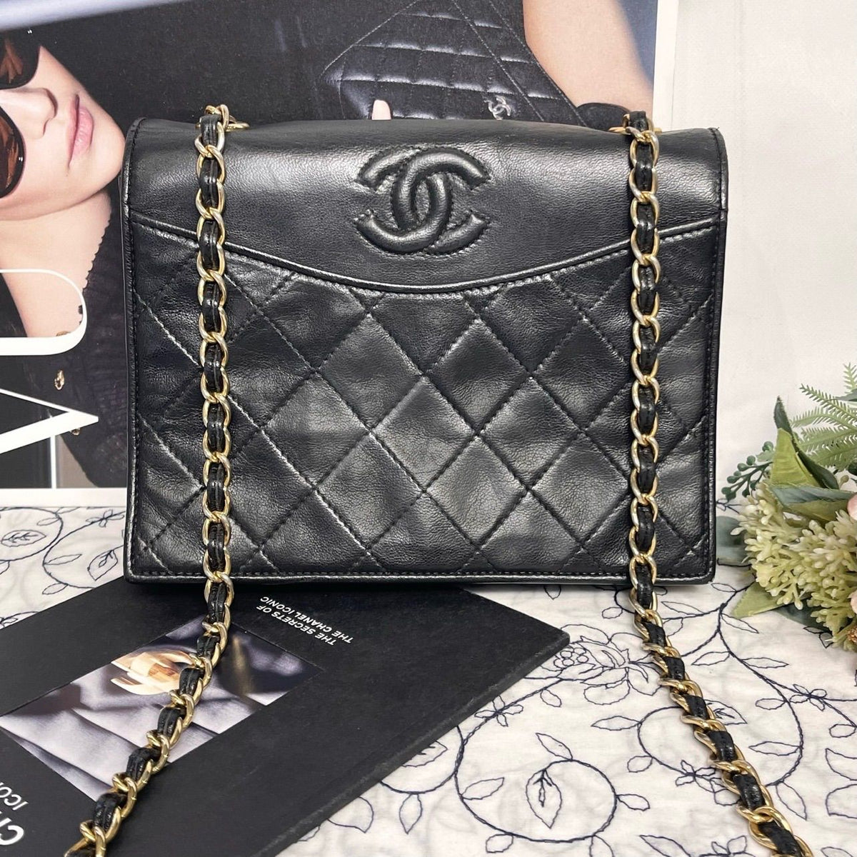 Chanel Vintage Quilted CC Logo Bag Black — view 3