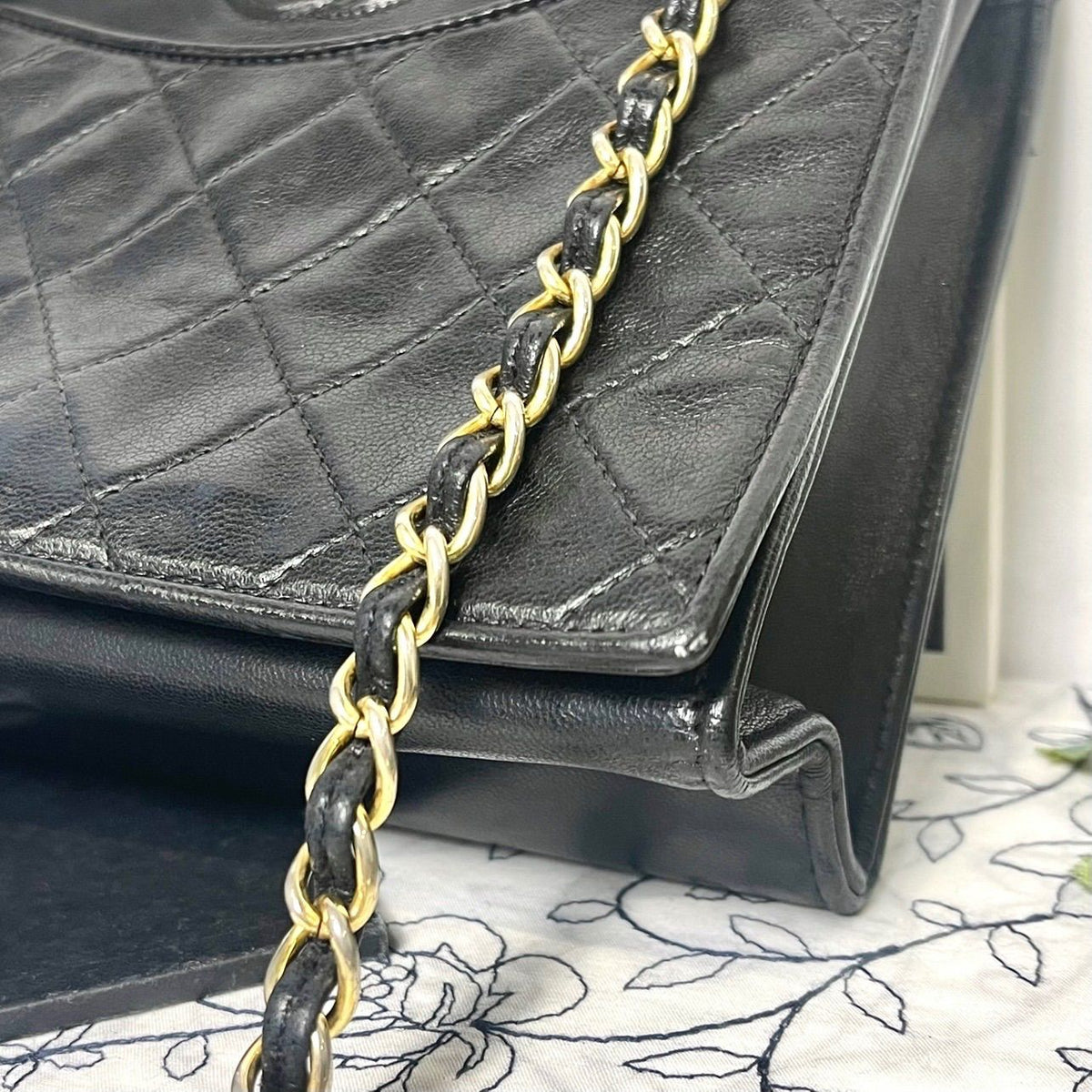 Chanel Vintage Quilted CC Logo Bag Black — view 6