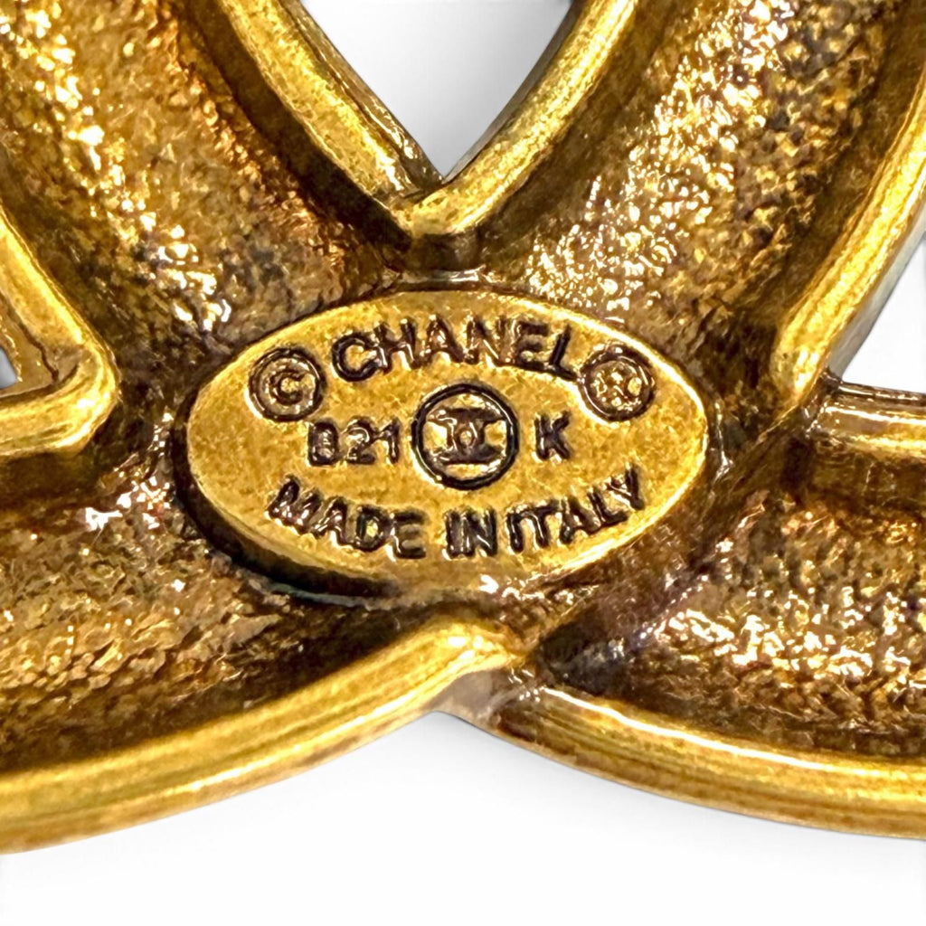 Chanel CC Logo Turnlock Design Brooch Gold — view 5